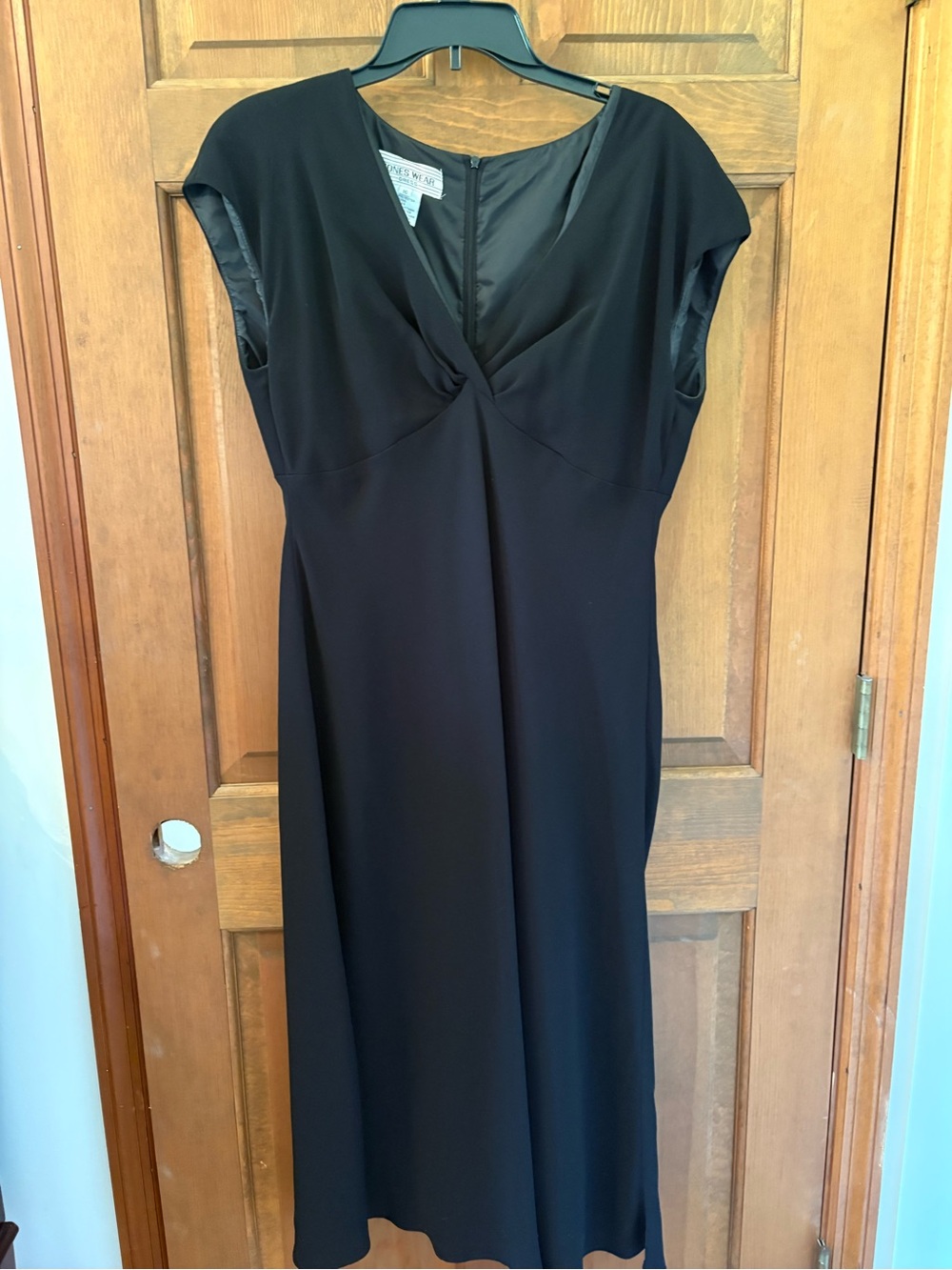 Jones Wear Black V-Neck Midi Dress
